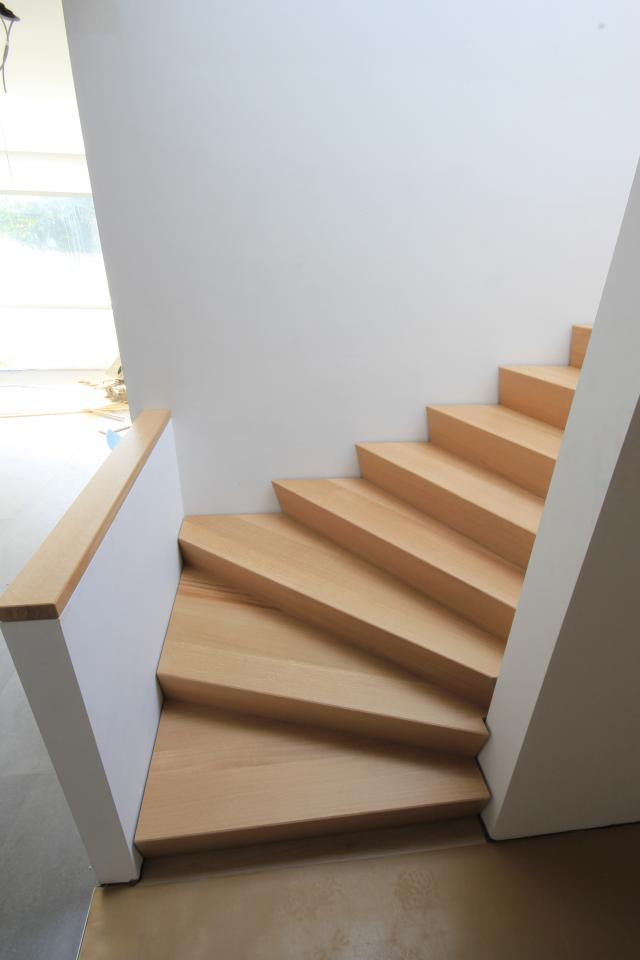 Les escaliers balancés contemporain en forme de Z namur