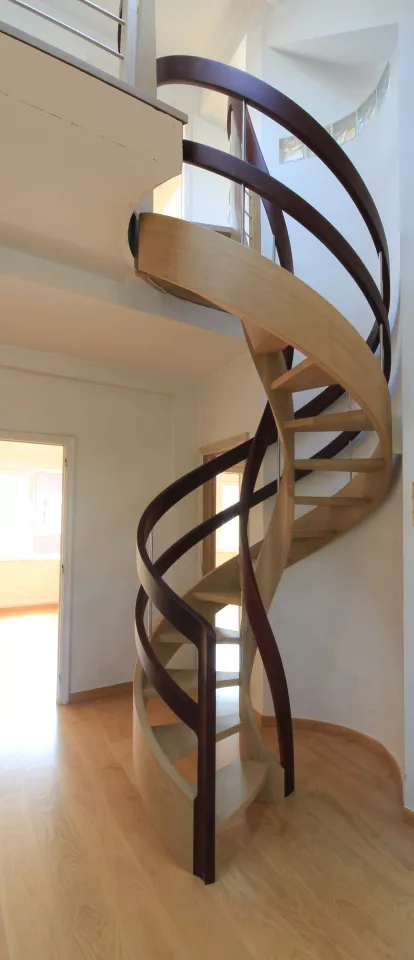 escalier hélicoïdal avec noyau rond et extérieur rond