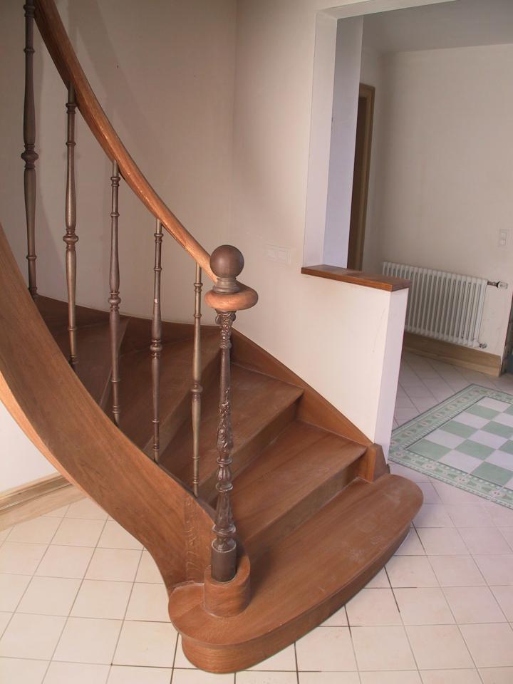 escalier en bois sur mesure avec finition huilée belgique